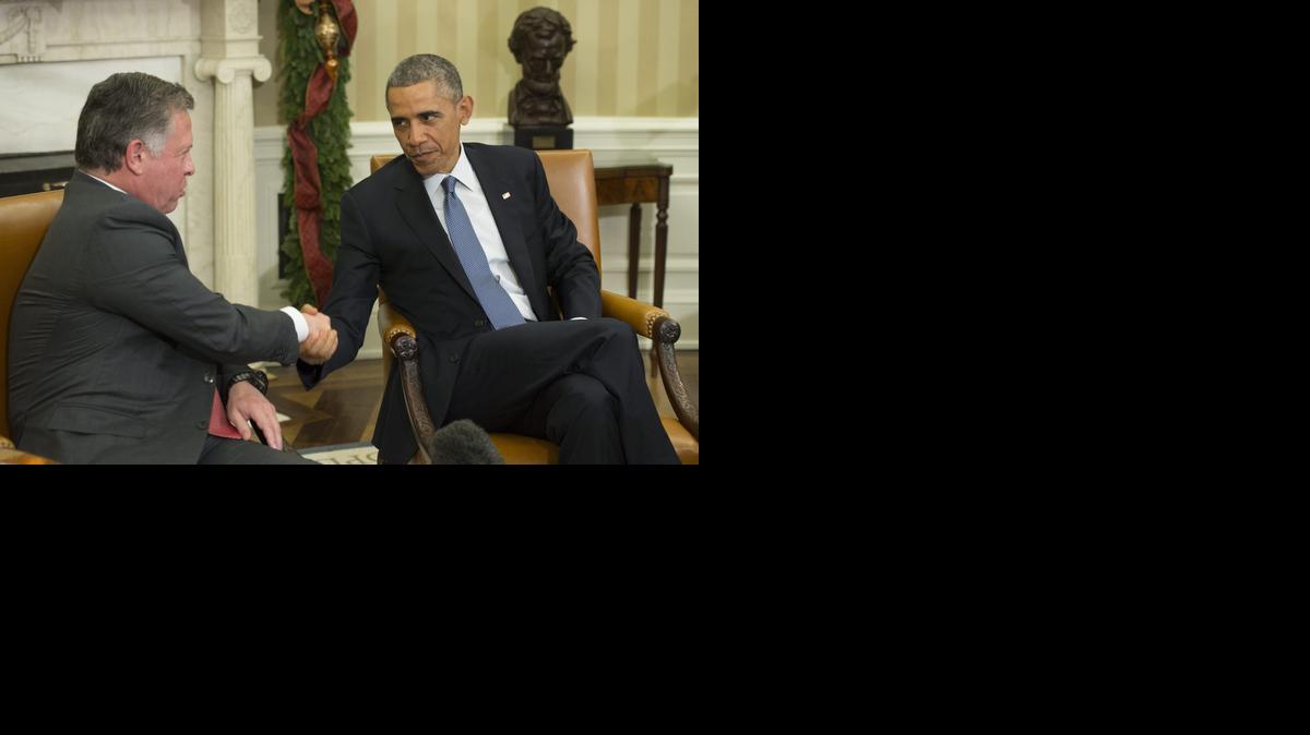 
El presidente Obama conversa con el rey Abdalá II de Jordania durante una reunión en el Despacho Oval, en Washington DC, este viernes.


