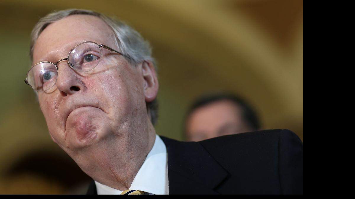 <cutline_leadin>El líder</cutline_leadin> de la mayoría republicana, Mitch McConnell, dijo que se alegra de que haya una propuesta bipartidista que nos permitirá ofrecer ayuda a las víctimas.
