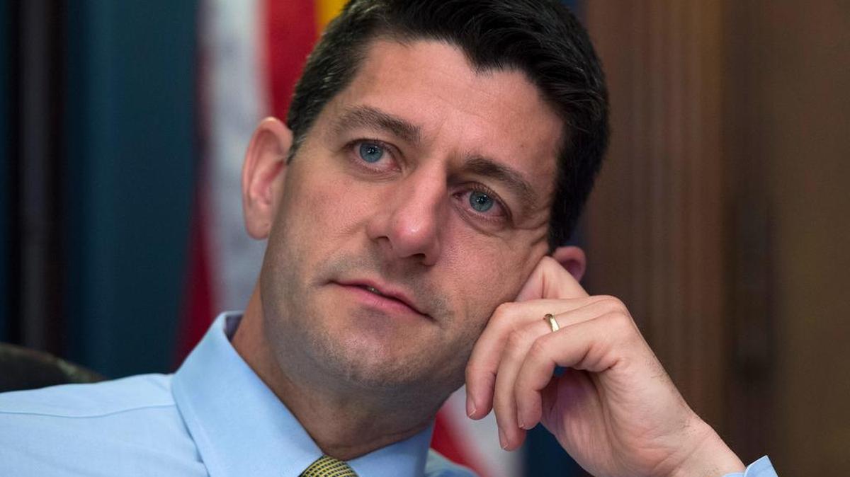 
El congresista republicano Paul Ryan accedió el viernes a “considerar” su candidatura a presidente de la Cámara después de la renuncia de McCarthy
