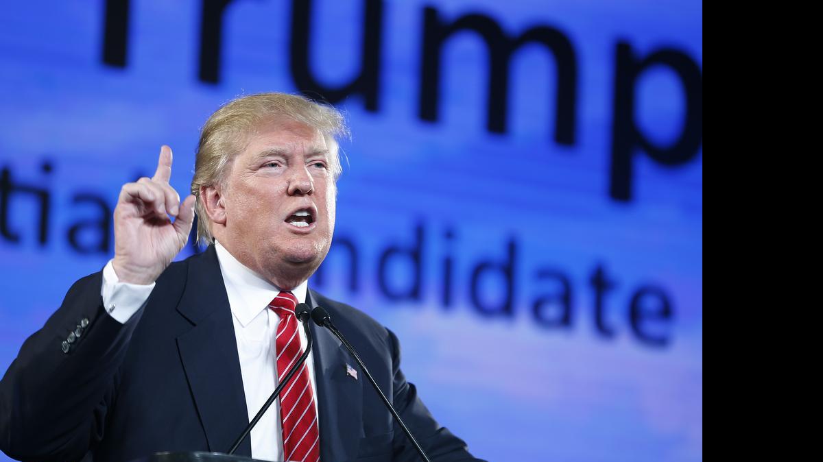 
En un discurso pronunciado el viernes por la noche en Beverly Hills, Donald Trump dijo que el país vecino del sur está enviado a Estados Unidos a gente “que México no quiere”. 
