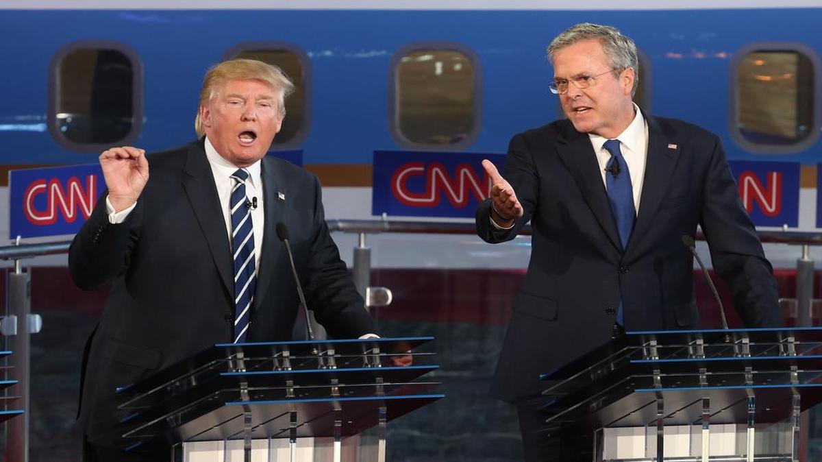 
Los candidatos Donald Trump, izquierda, y Jeb Bush en un momento del debate del miércoles en California.


