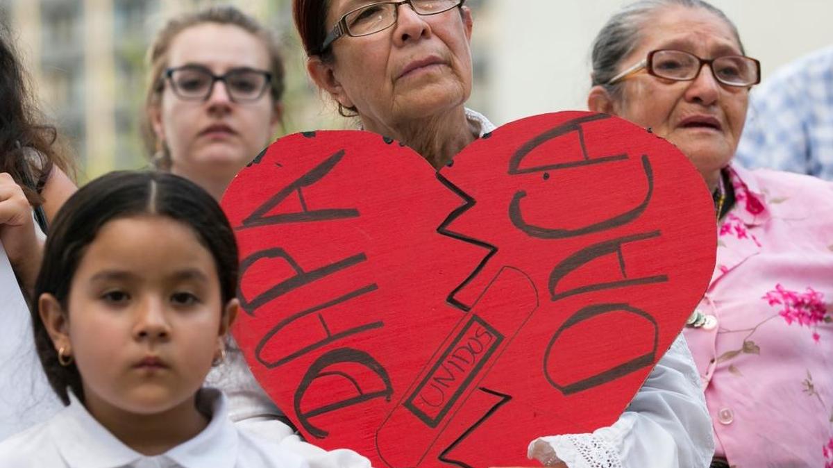 Tras conocerse el jueves el empate de los jueces del Supremo sobre las medidas de Obama para frenar la deportación de casi cinco millones de indocumentados, el mandatario admitió que ya no tiene más margen de maniobra para regular por su cuenta el sistema migratorio.
