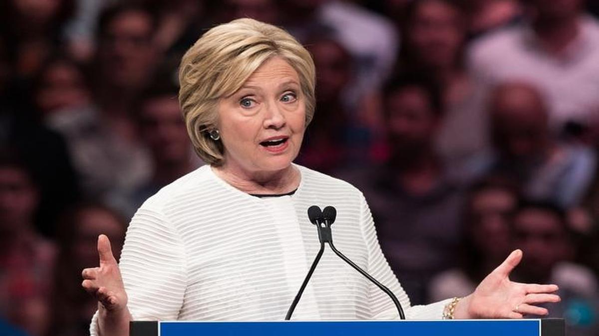 La candidata presidencial demócrata Hillary Clinton habla el martes en la ciudad de Nueva York.