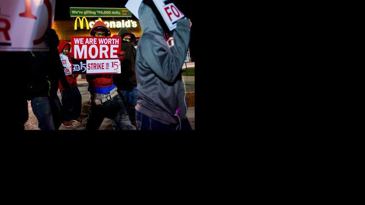 <cutline_leadin>Las protestas</cutline_leadin> del viernes, realizada en más de 160 ciudades del país, forma parte de la campaña “Lucha por $15” iniciada hace cerca de tres años por el (SEIU).