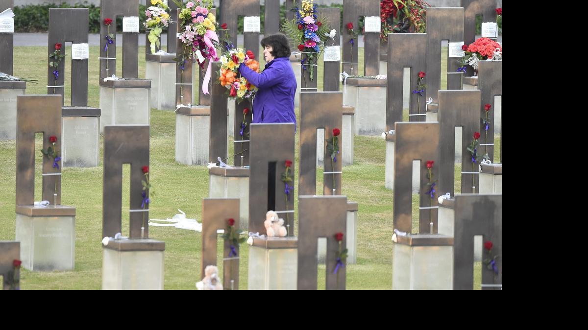 
Oklahoma rindió homenaje el domingo a las 168 víctimas del atentado, al cumplirse 20 años del ataque terrorista más mortífero en EEUU antes del 11 de septiembre del 2001.


