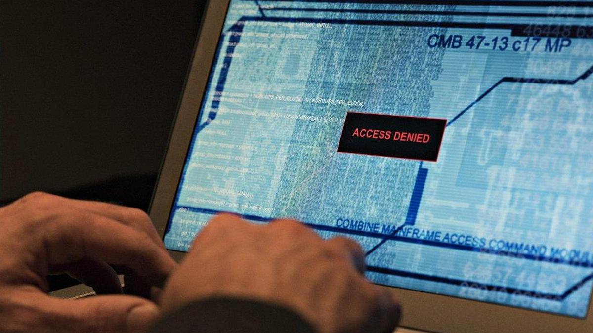 Departamento de Estado informó el miércoles 1 de agosto de 2018 que fueron detenidos tres ucranianos por ataques informáticos a más de 100 empresas de Estados Unidos y robar miles de registros de clientes. (Foto Archivo)