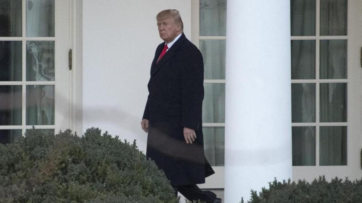 El presidente de los Estados Unidos Donald J. Trump camina el jueves 18 de enero de 2018, luego de regresar a la Casa Blanca de un viaje desde Pittsburgh, en Washington.
