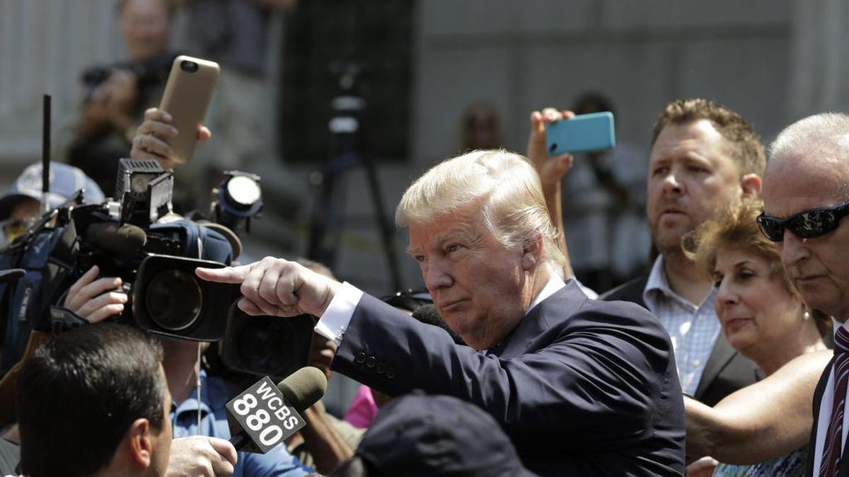 
El aspirante a la candidatura republicana a la Presidencia de EEUU, Donald Trump, ratificó el miércoles su posición contra la inmigración ilegal.
