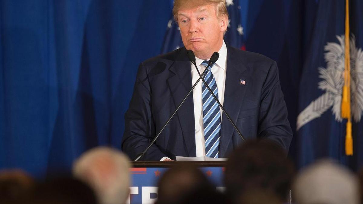 El precandidato republicano Donald Trump habla en un acto de campaña en Kiawah, Carolina del Sur, el miércoles 17 de febrero.