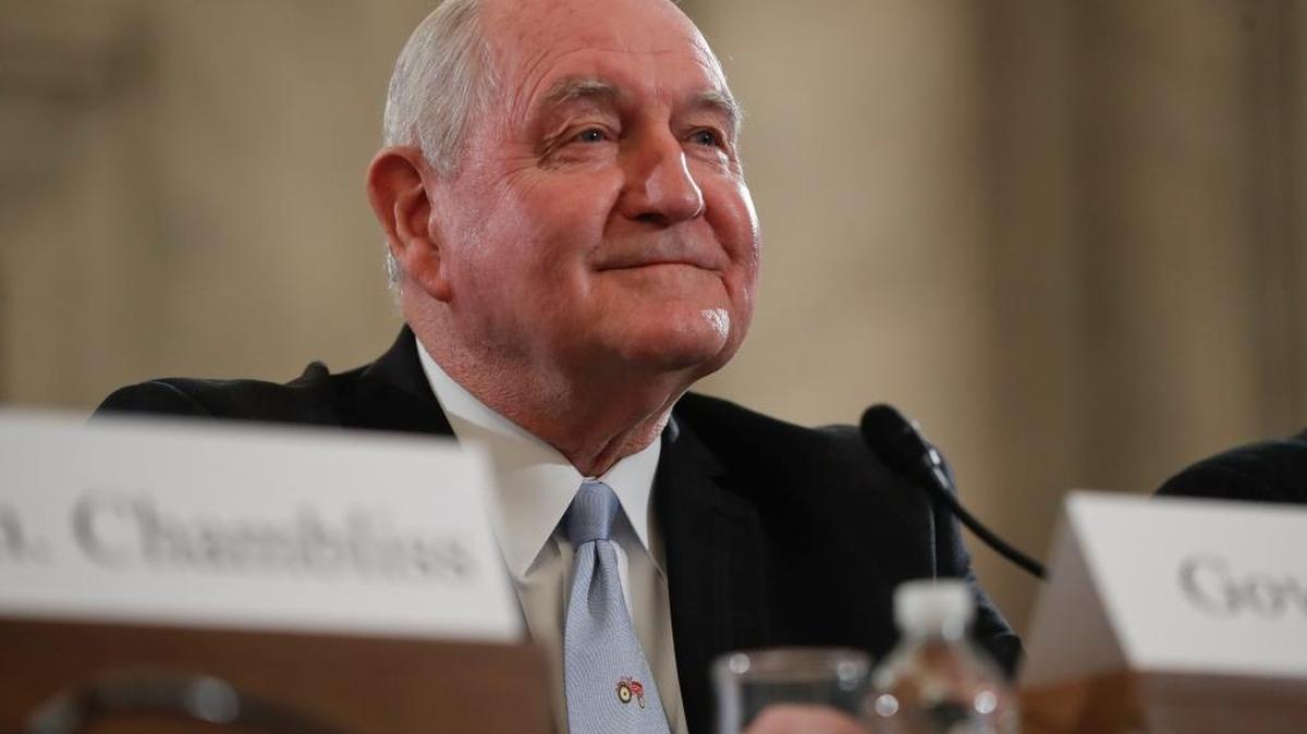 El exgobernador Sonny Perdue fue confirmado el nuevo secretario de Agricultura en el Gobierno del presidente Donald Trump.