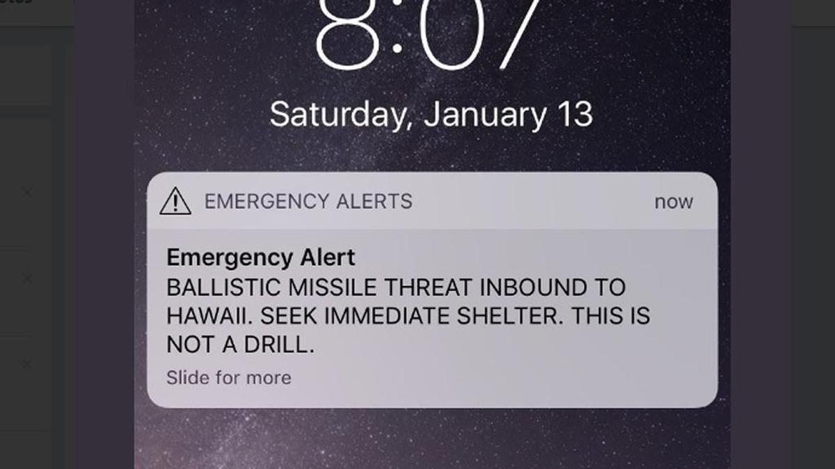 “Amenaza de misil balístico entrando a Hawaii. Busque refugio inmediatamente. Esto no es un simulacro”. Este fue el mensaje que recibieron sus celulares los habitantes y turistas en Hawaii a las 8:07 a.m. del sábado.