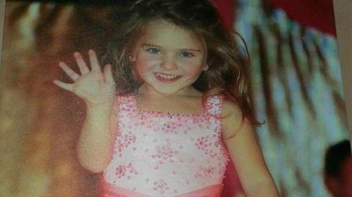 
Sailor Gutzler, niña de siete años que sobrevivió a un accidente aéreo en el que murieron cuatro personas incluyendo sus padres en Kentucky. 
