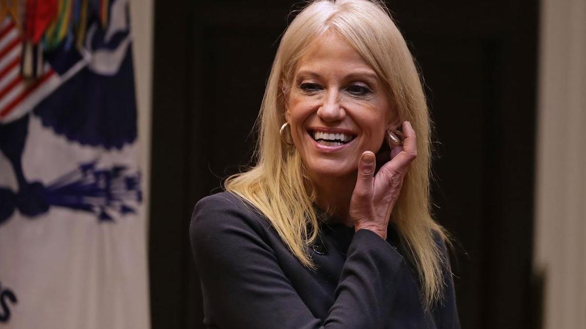 Kellyanne Conway, asesora del presidente Donald Trump, espero por su llegada el 31 de enero en la Casa Blanca, Washington DC.