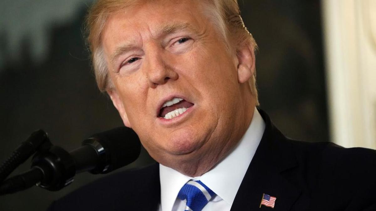 Los mensajes de Twitter del domingo del presidente Trump defienden al candidato republicano al Senado por Alabama Roy Moore con críticas a su contrincante demócrata Doug Jones.
