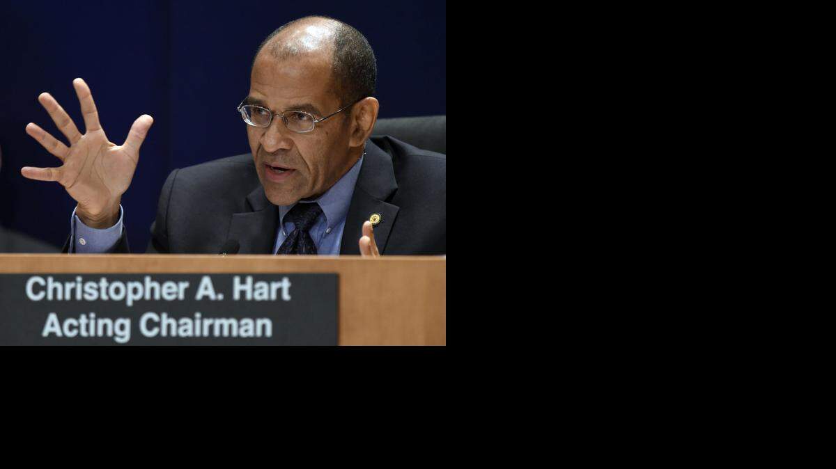 <cutline_leadin>Chris Hart</cutline_leadin>, presidente en funciones de la NTSB, dijo que la entidad “está preocupada por las posibles implicaciones de seguridad debido al aumento en<252> el uso de fármacos en todos los tipos de transporte”.