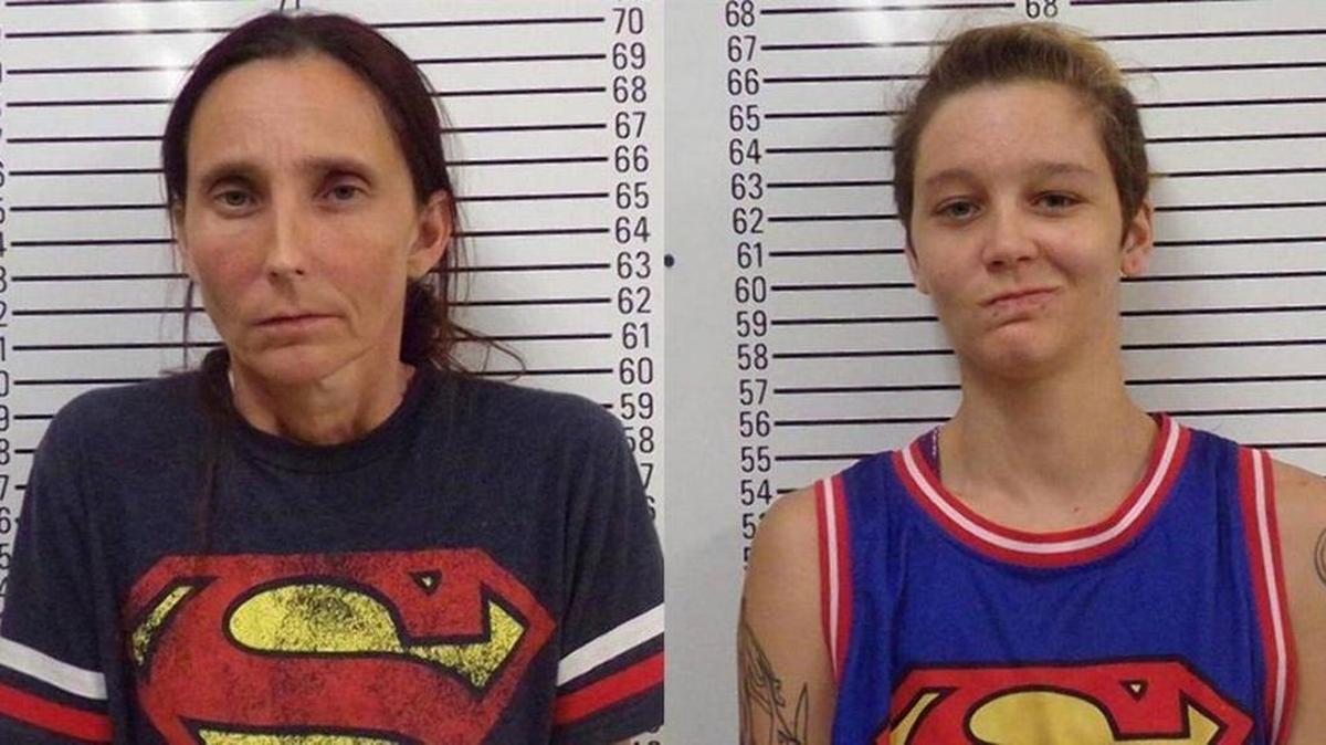 Misty Spann, derecha, se declaró culpable de incesto tras casarse ilegalmente con su madre biológica Patricia Spann, izquierda.