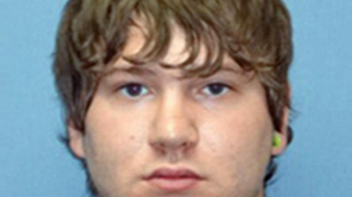 Jerry Drake Varnell, de Sayre, Oklahoma, fue arrestado el sábado 12 de agosto con relación a un complot para explotar una bomba en el exterior de un banco de Oklahoma City.