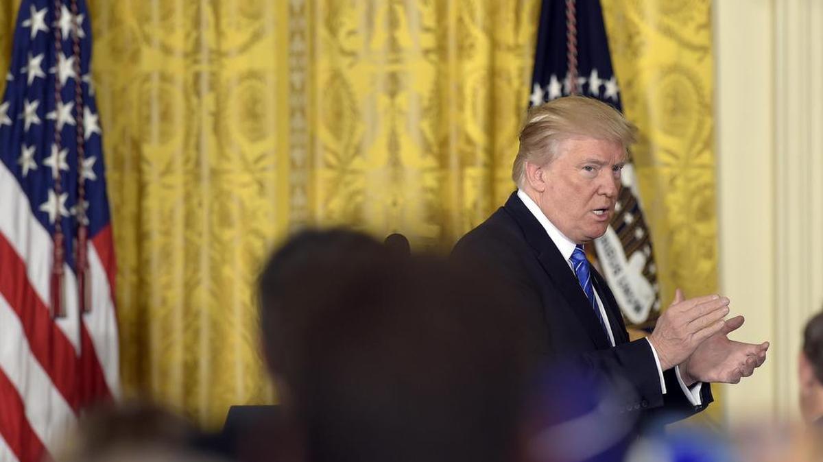 El presidente de EEUU, Donald Trump, arremetió este sábado contra la oposición demócrata por su oposición al plan de salud impulsado por los republicanos del Senado y destinado a desmantelar la reforma sanitaria del expresidente Barack Obama, conocida popularmente como Obamacare.