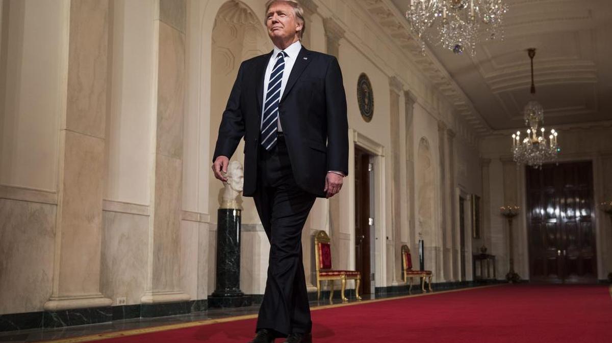 El presidente de los Estados Unidos, Donald Trump, llega para anunciar la nominación de Neil Gorsuch al Tribunal Supremo el martes 31 de octubre de 2017, en la Casa Blanca, en Washington, DC.