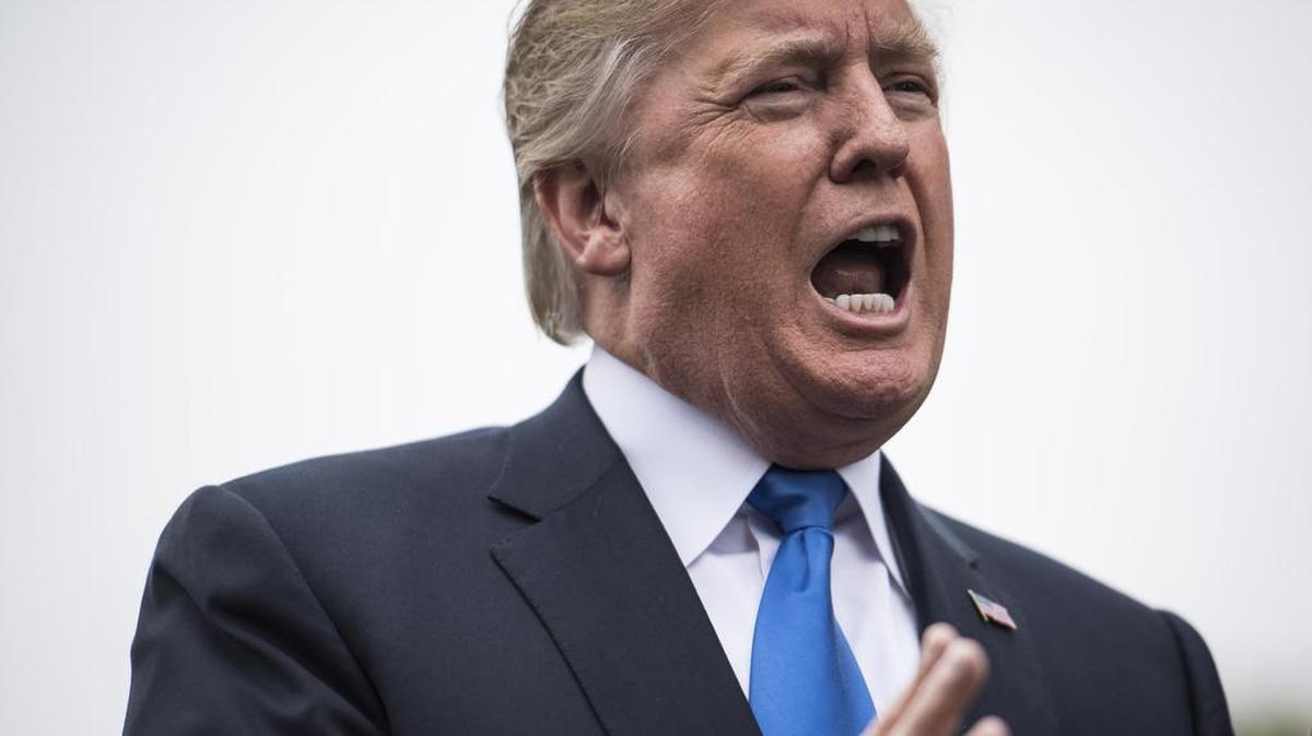 El presidente Donald Trump responde preguntas de los reporteros el 13 de octubre de 2017, en la Casa Blanca, Washington DC.