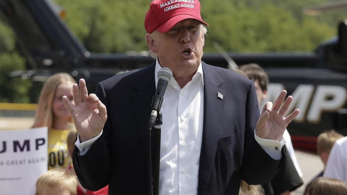 
El precandidato presidencial republicano Donald Trump durante un encuentro con la prensa en Iowa.
