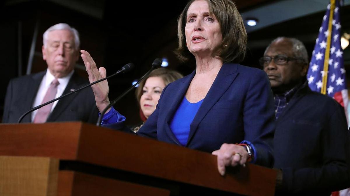 La líder de la minoría demócrata en el Congreso, Nancy Pelosi, se dirige a la prensa el 31 de enero del 2018.