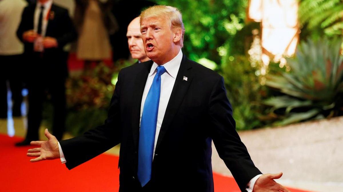 El presidente de EEUU, Donald J. Trump, habla con la prensa mientras participa en la reunión sobre Asia Oriental de la ASEAN, en el ámbito de la 31(TM) cumbre de la Asociación de Naciones del Sudeste Asiático (ASEAN) en Manila, Filipinas, el 14 de noviembre de 2017.