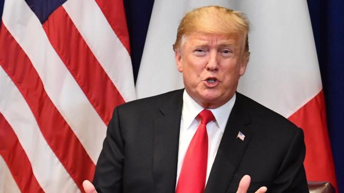 El presidente de los Estados Unidos, Donald Trump, habla al comienzo de una reunión bilateral con el presidente de Francia Emmanuel Macron en Nueva York el 24 de septiembre de 2018, un día antes del comienzo del debate general de la 73ª sesión de la Asamblea General.