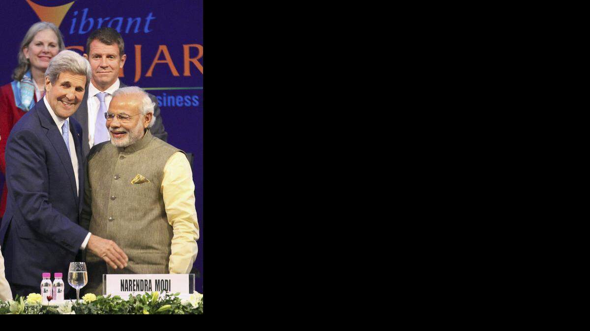 
El secretario de Estado John Kerry (izq.) junto al primer ministro de la India Narendra Modi.


