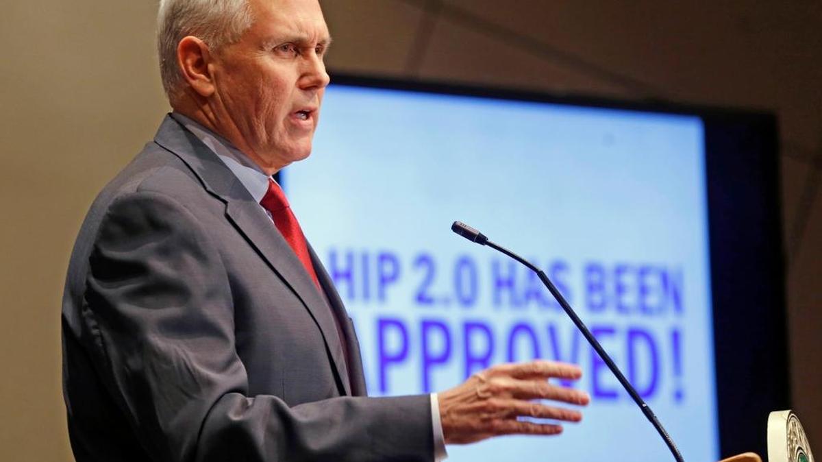 Mike Pence fue uno de los 10 gobernadores republicanos que expandió el Medicaid bajo el Obamacare, pero ahora pide la derogación de la ley.