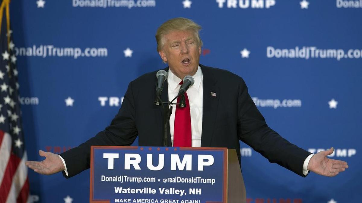 El candidato a la presidencia de los Estados Unidos por el partido Repúblicano Donald Trump pronuncia un discurso en un acto de campaña el martes 1 de diciembre de 2015, en el Club While Mountain Athletic en Waterville Valley, estado de New Hampshire.