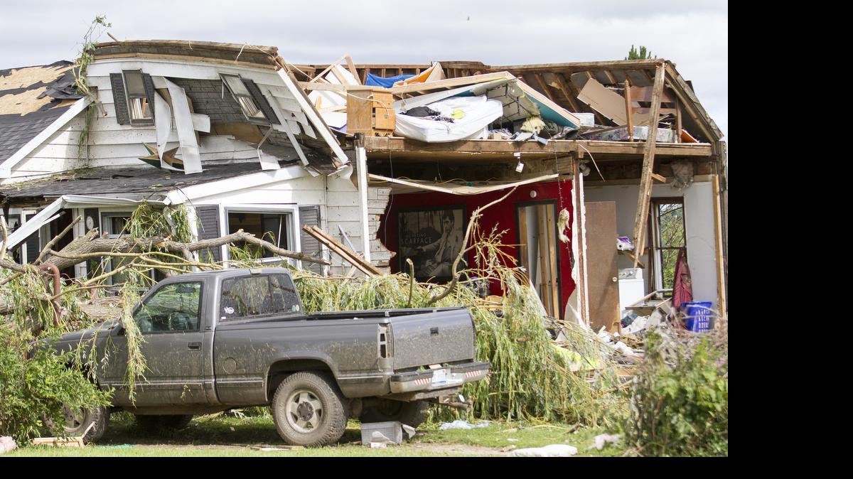 
En el norte de Indiana, así como partes de Iowa, Illinois y Michigan, se evaluaban los daños causados por tornados.
