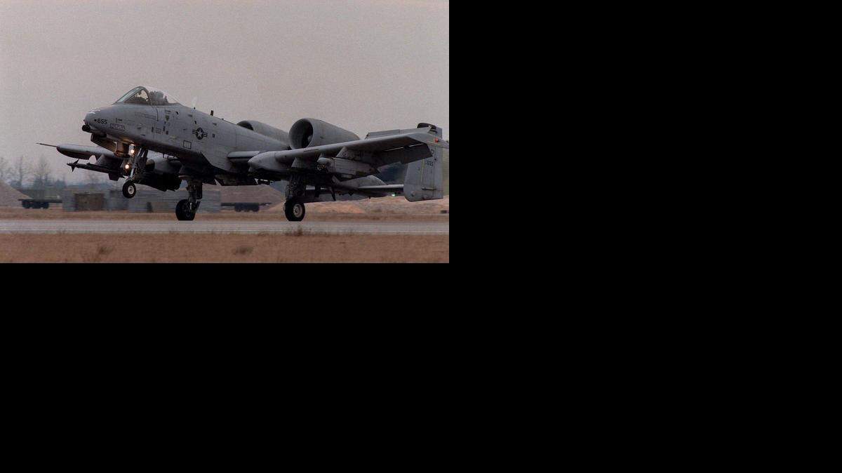 
El supuesto comentario del general de división James Post sobre el avión de ataque A-10 ha generado preocupación en el Congreso de que la Fuerza Aérea esté acallando a oficiales en violación de sus derechos legales.
