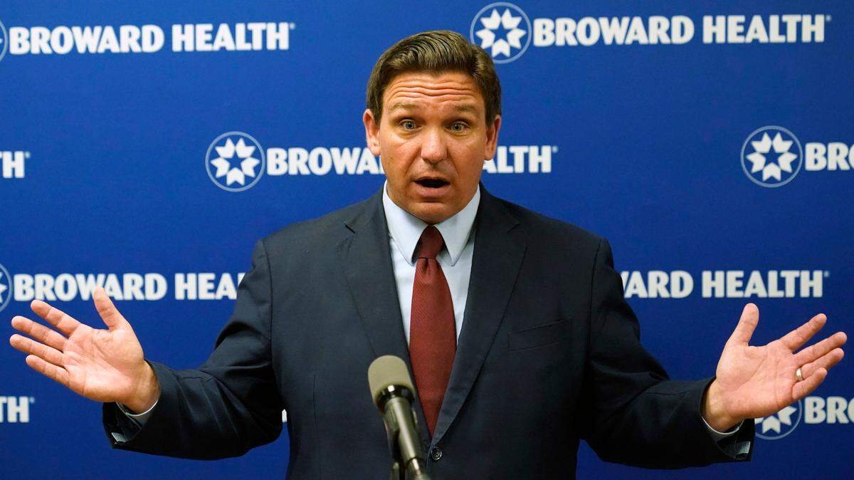 El gobernador de Florida, Ron DeSantis, ofrece una conferencia de prensa en Fort Lauderdale, en septiembre.