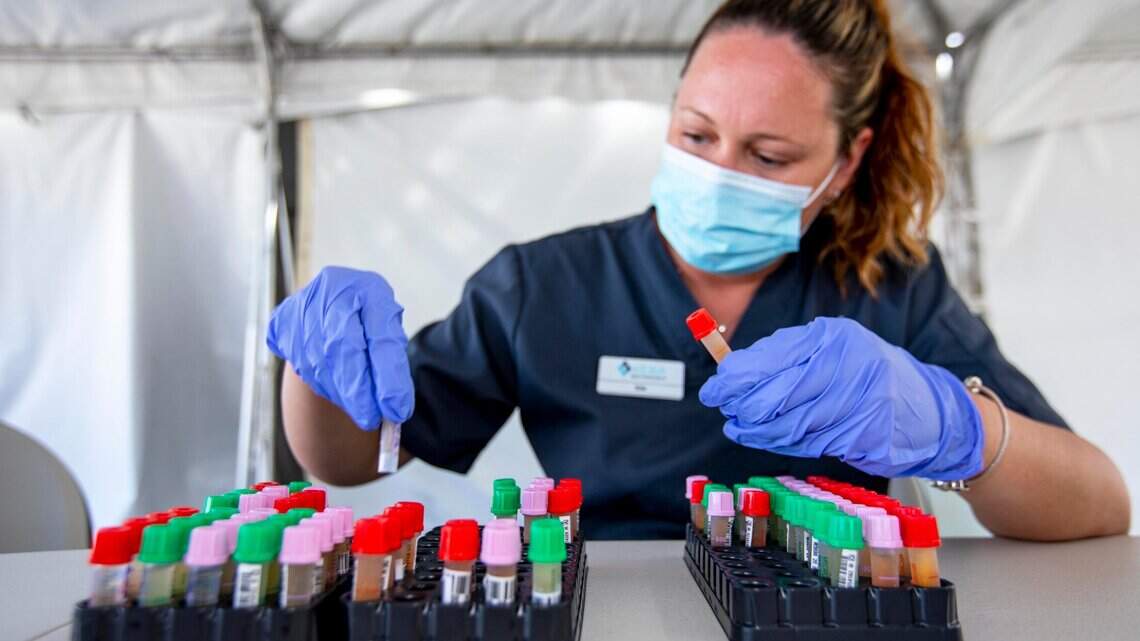 ¿Se vio con familia y amigos en el feriado? Miami-Dade urge a hacerse la prueba de COVID-19