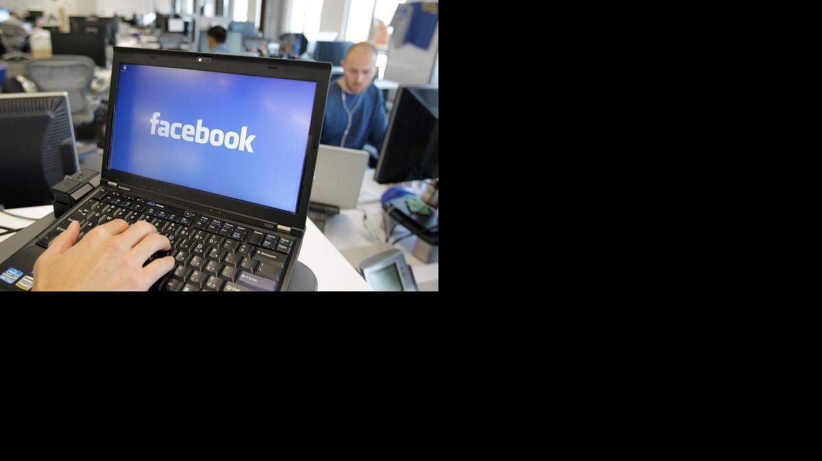 Foto de archivo. La red social ya es el principal medio de información de numerosos usuarios, señal del deslizamiento de la sociedad hacia la era digital.