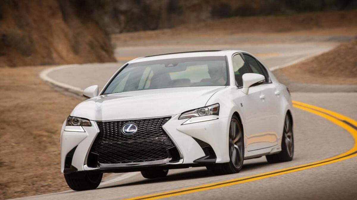 El Lexus GS 450h es un auto que tiene poco en común con el resto de los vehículos. Esta joya de la tecnología y el confort es uno de los productos más finos y avanzados en las carreteras de hoy.