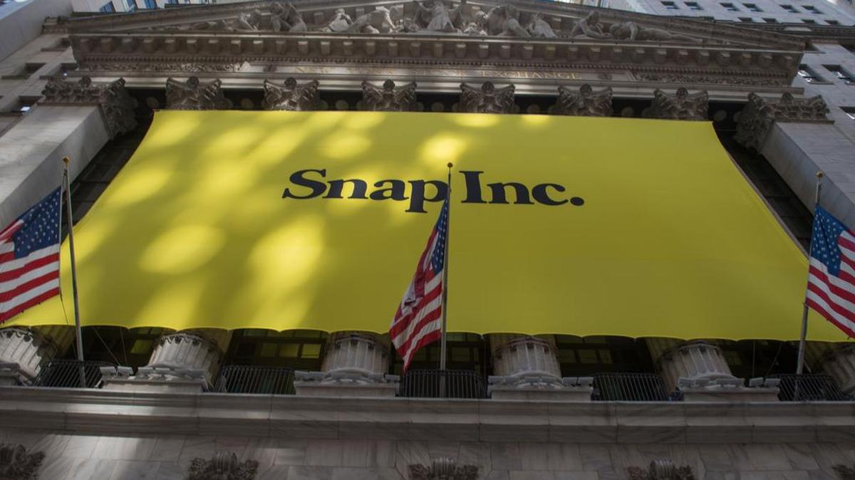 Las acciones de Snap debutaron el jueves en Wall Street en $24, con una subida del 41% respecto al precio inicial, en la que supone la mayor salida a bolsa desde el debut del gigante chino Alibaba en 2014.