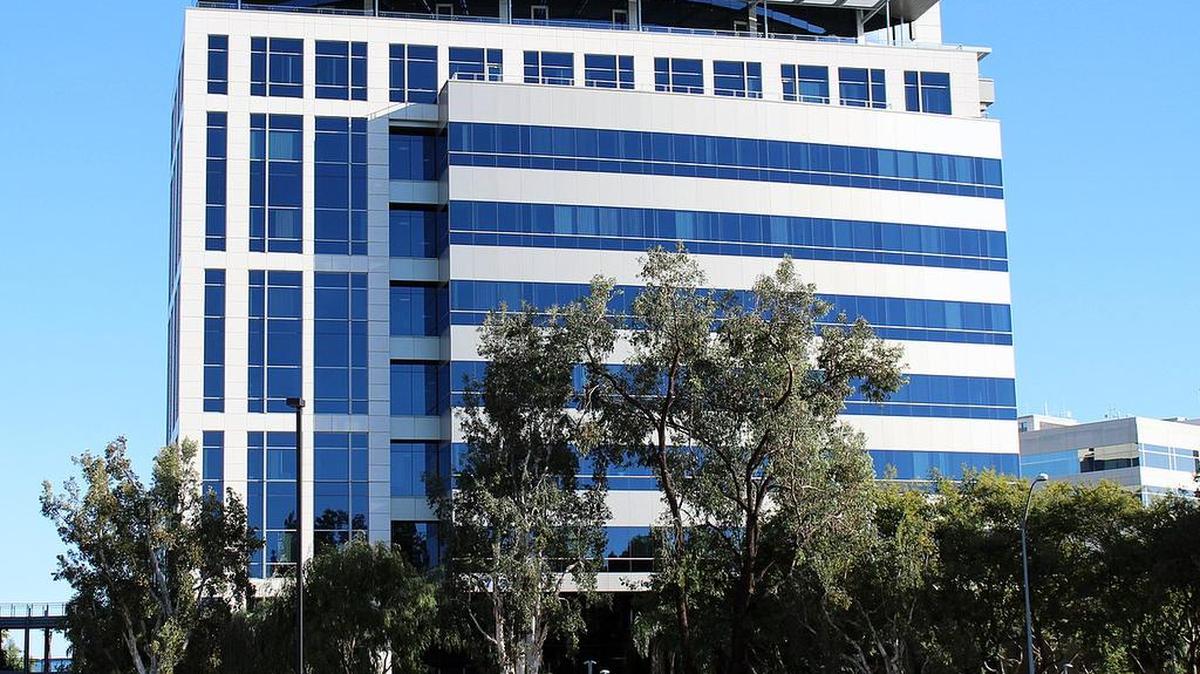 Qualcomm ha sido acusado en varias ocasiones de abusar de su posición dominante cuando otorga licencias sobre tecnologías esenciales para las comunicaciones móviles, o cuando vender algunos chips a los fabricantes de smartphones.
