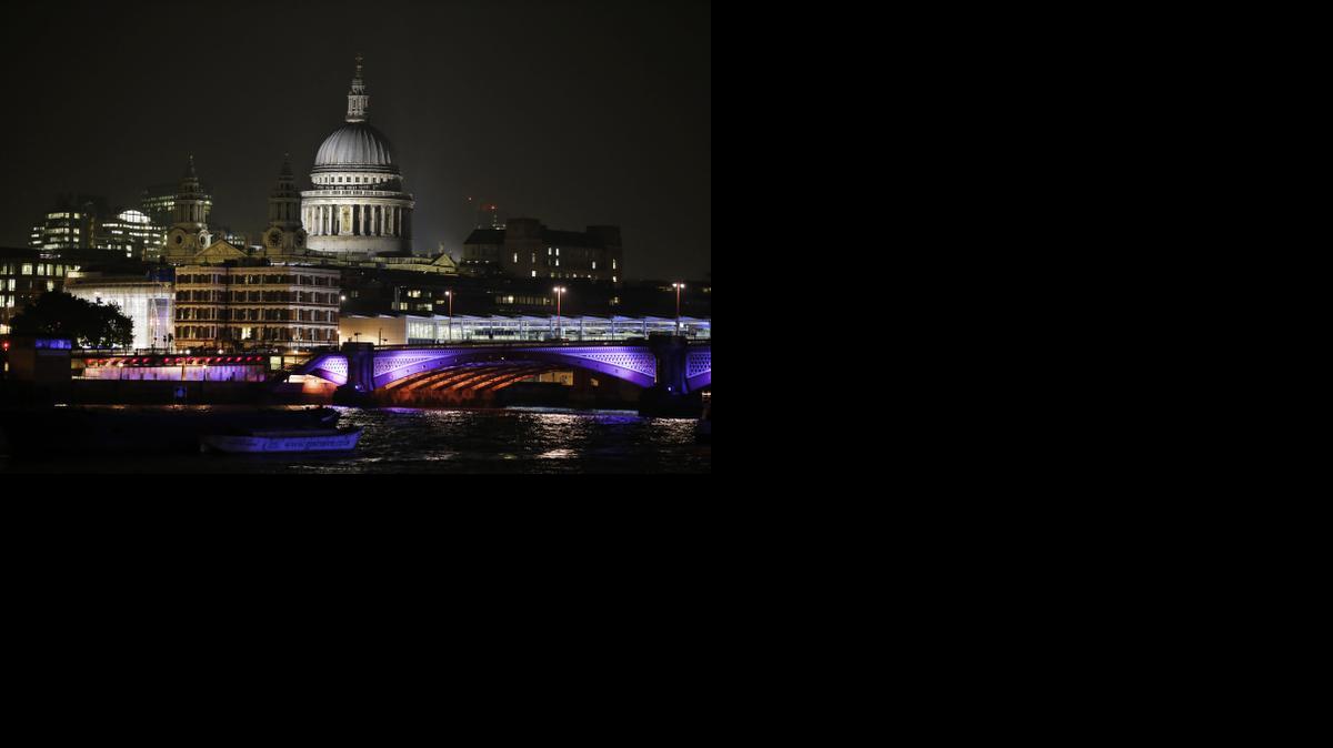 
Un perfil del cielo nocturno de Londres, con la Catedral de San Pablo como edificio dominante luego del histórico referendo.
