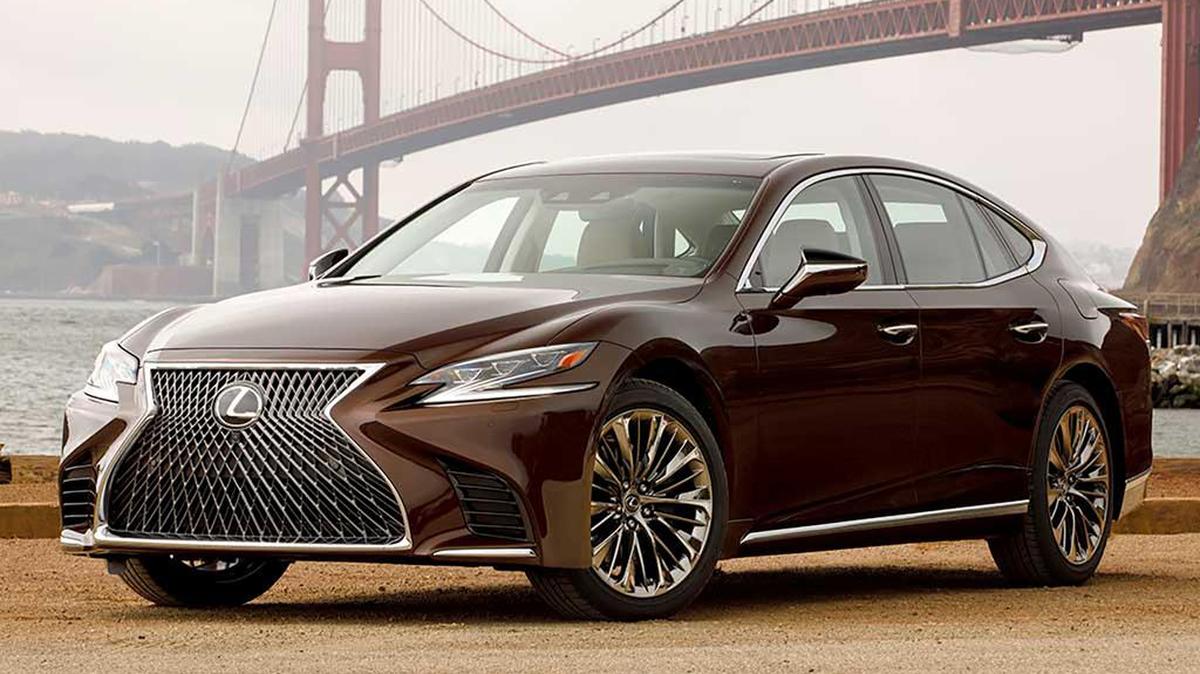 El Lexus LS 500 no deja espacio a la insatisfacción. Este sedán de lujo produce una profunda sensación de poder, lujo, seguridad y confort.