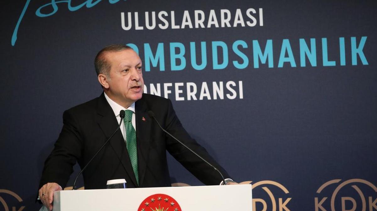 Una foto del presidente de Turquía, Recep Tayyip Erdogan, que lo muestra participando el 25 de septiembre de 2017 en una reunión en Estambul.