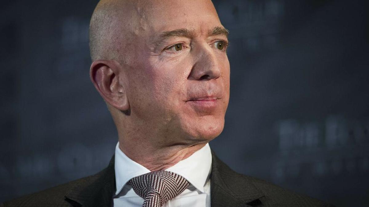 En esta foto de archivo del 13 de septiembre de 2018, Jeff Bezos, fundador y CEO de Amazon, habla en el Club Económico de la Celebración de Hitos de Washington en Washington.