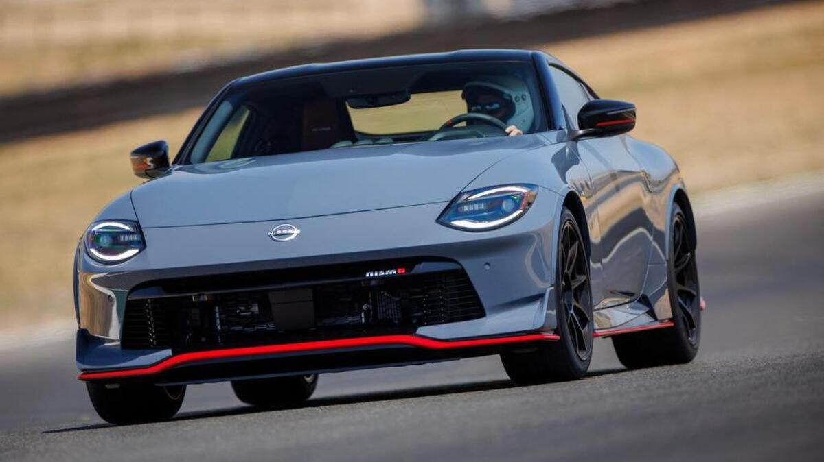 Más moderno y confortable que el modelo anterior, esta última generación del Nissan Z supone un gran paso adelante para el legendario deportivo de la marca.