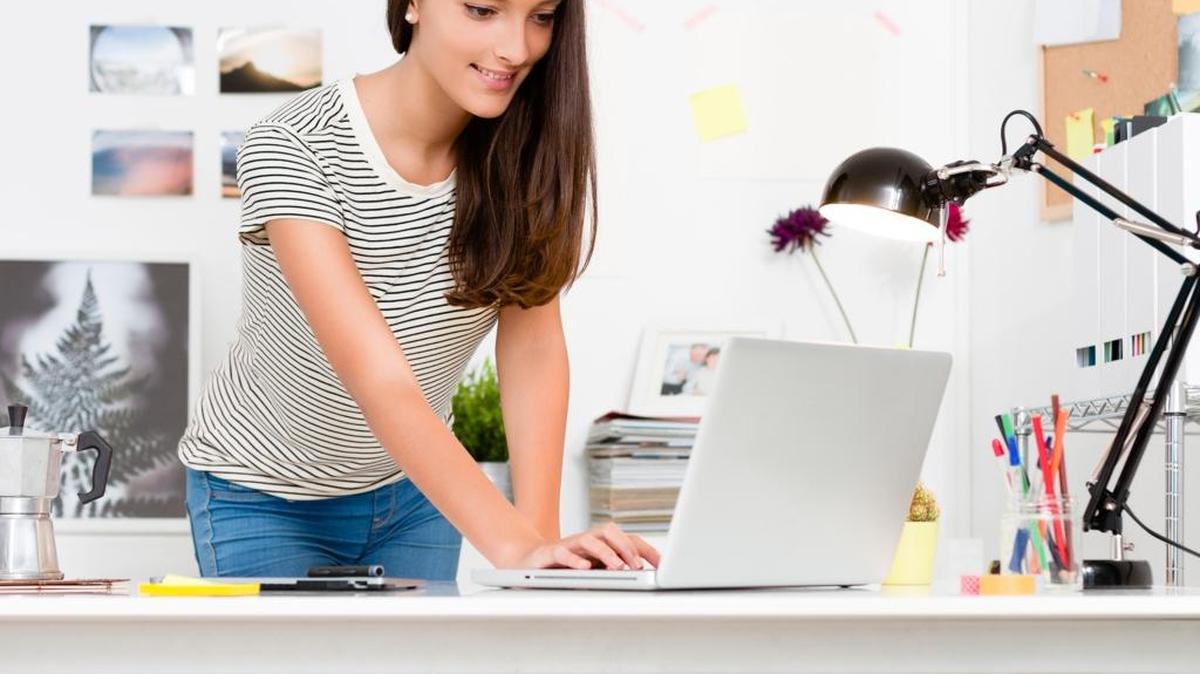 Los llamados millennials tienen menos probabilidades de tomar las vacaciones acumuladas, lo que los convierte en “mártires del trabajo”.