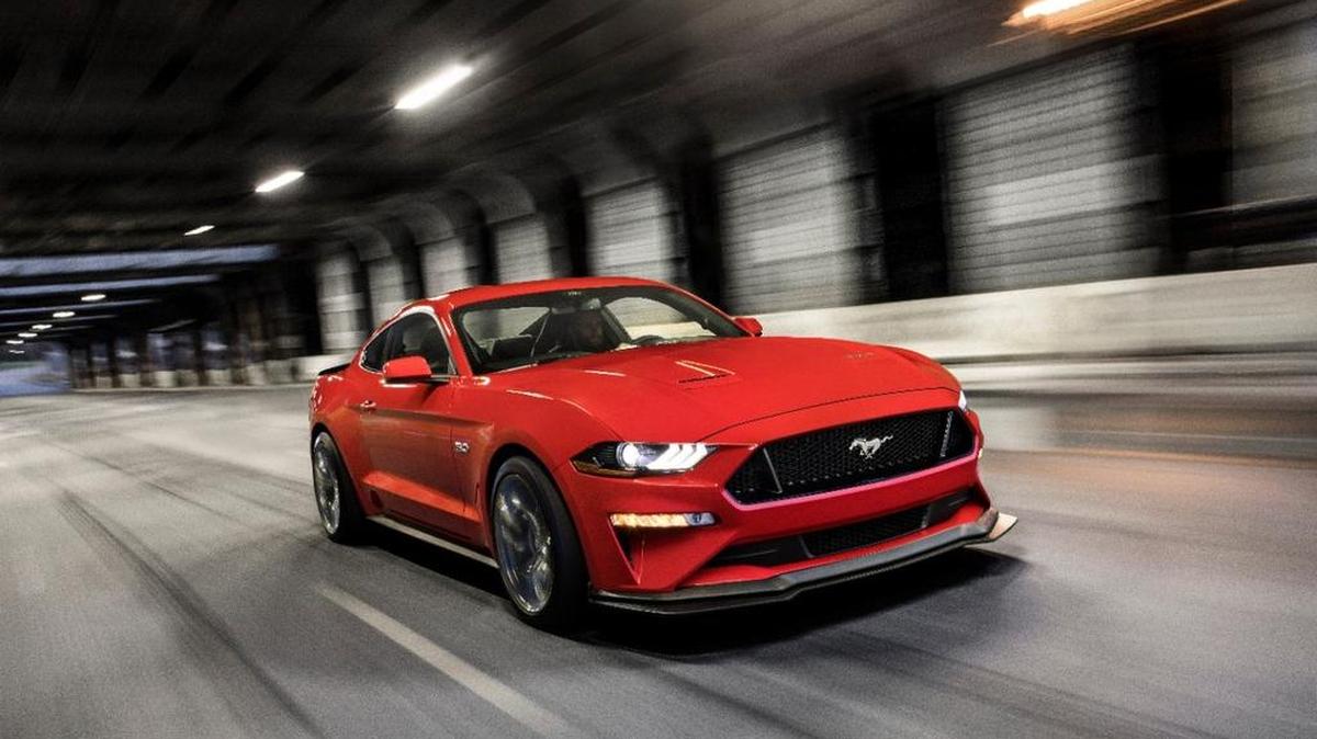 Es un ícono norteamericano reconocible en todo el mundo, y el modelo del 2018 lo eleva a alturas nuevas insospechadas. Es el incomparable Ford Mustang.