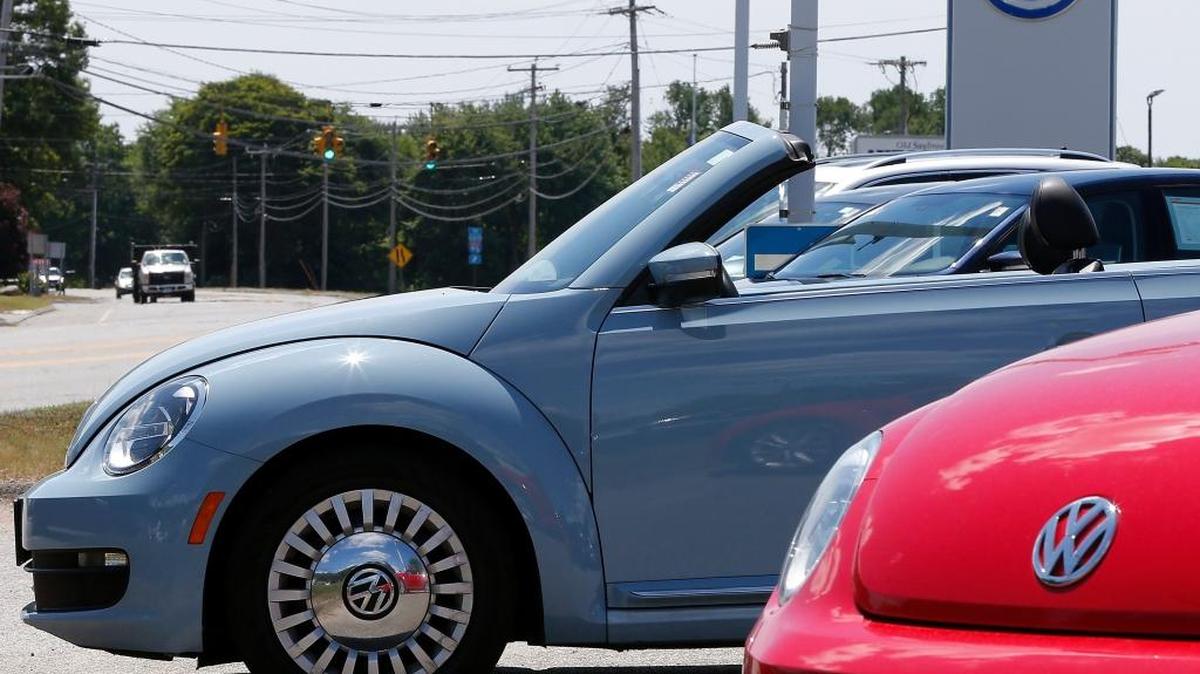 Vista de varios vehículos de Volkswagen el martes en un concesionario de Old Saybrook, Connecticut, Estados Unidos. El fiscal general de Nueva York, Eric T. Schneiderman, y la de Massachusetts, Maura Healey, anunciaron demandas contra Volkswagen AG y sus filiales Audi AG y Porsche AG.