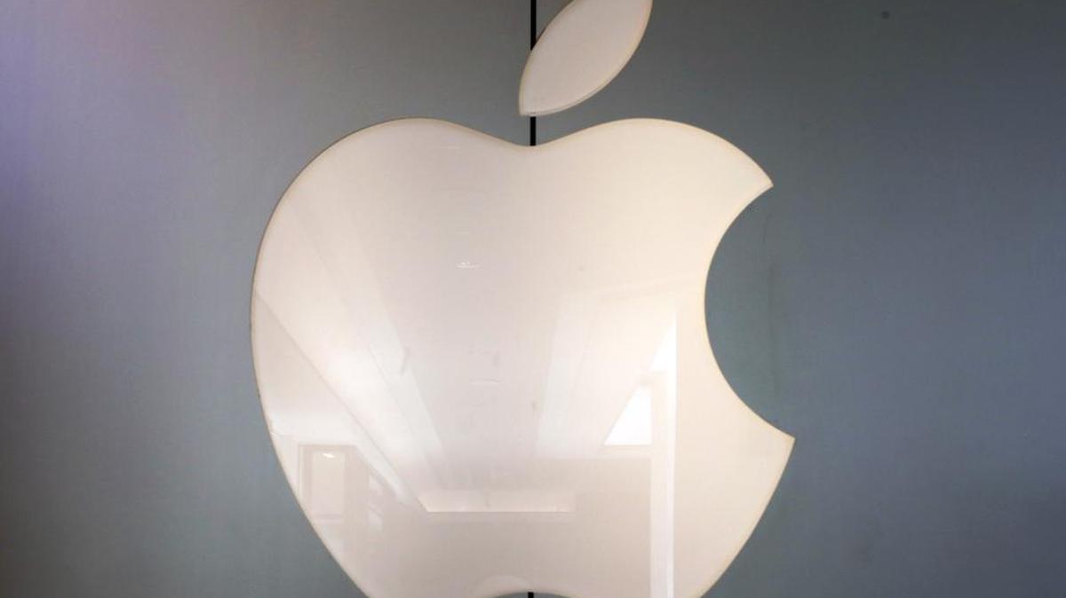 Logo de la empresa Apple en una tienda en Pittsburgh.