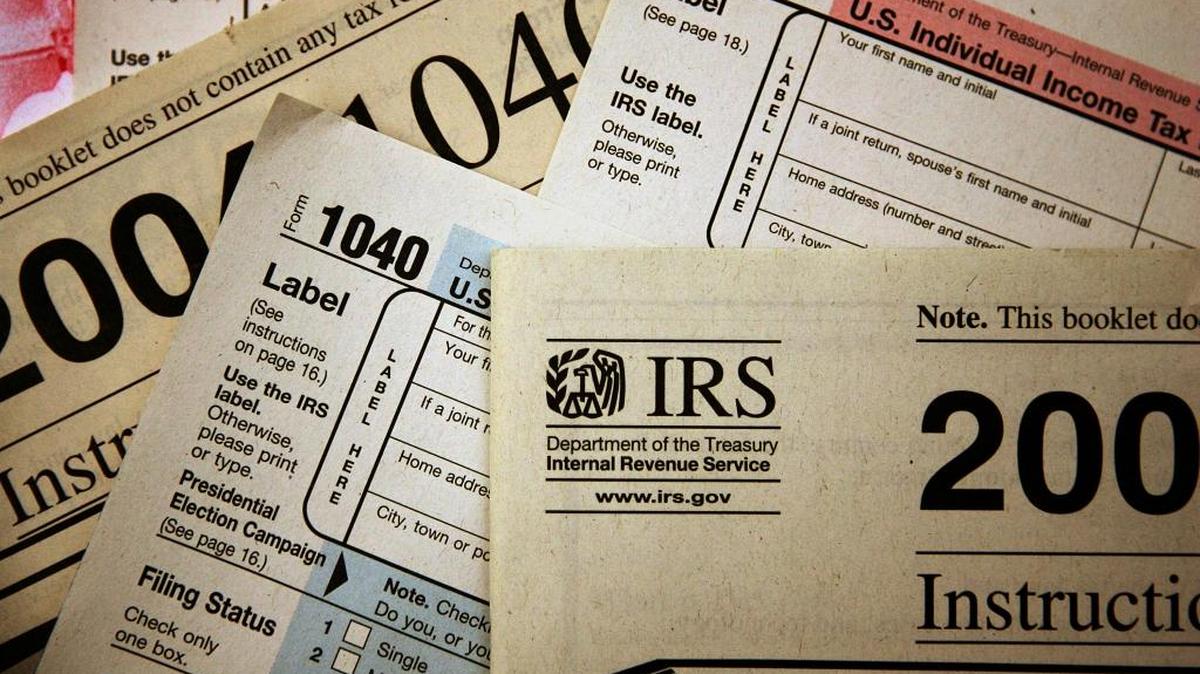 La temporada de impuestos nacional comenzó el 19 de enero de 2016 y desde ese día el IRS está aceptando declaraciones electrónicas individuales. Se espera recibir más de 150 millones declaraciones individuales en el 2016, con más de cuatro de cada cinco de ellas siendo preparadas y presentadas electrónicamente usando programación de preparación de impuestos.