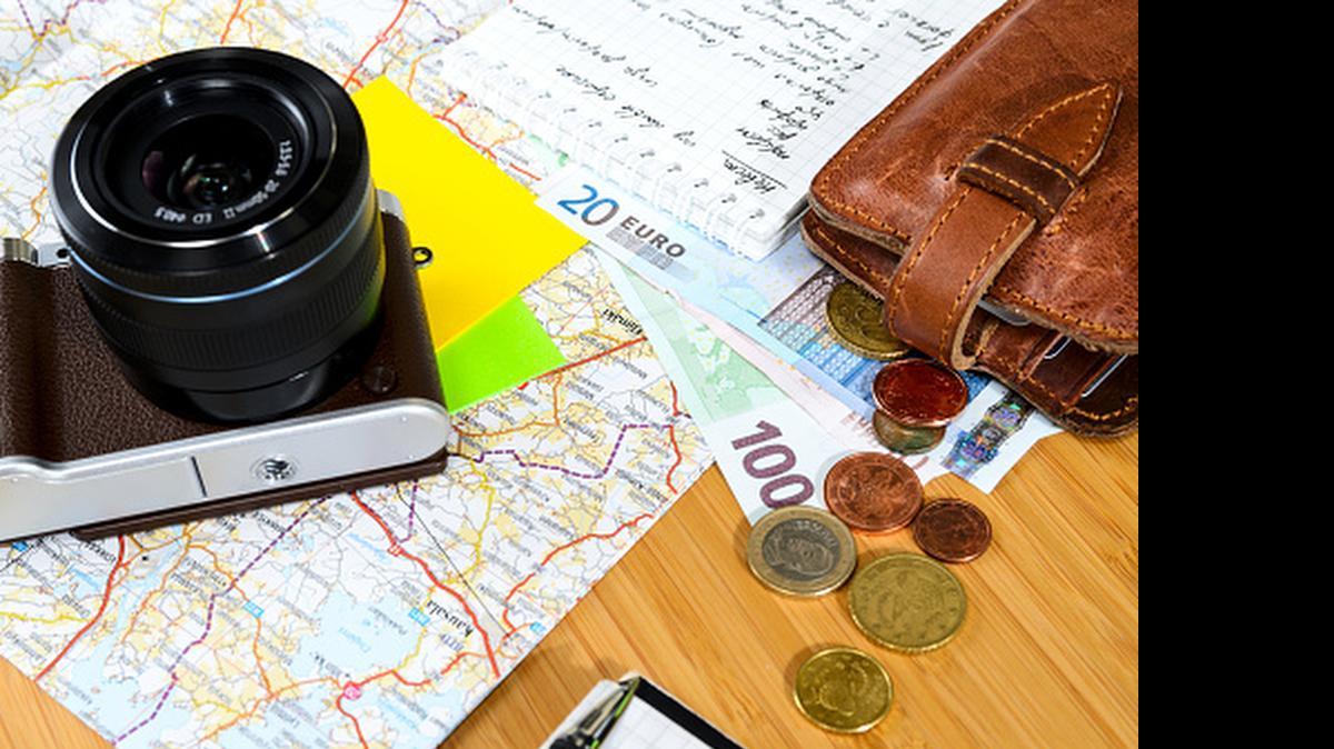 
Las posesiones materiales tienden a perder el encanto al poco tiempo de adquirirlas, mientras que los recuerdos de un viaje divertido con familiares o amigos perduran durante años. 
